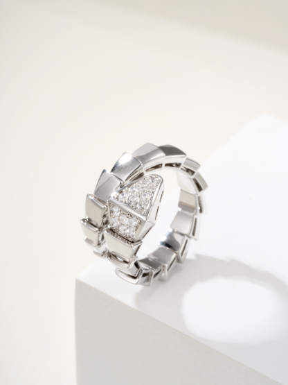 ブルガリ「Bvlgari」serpenti蛇頭象眼ドリルワイドリング