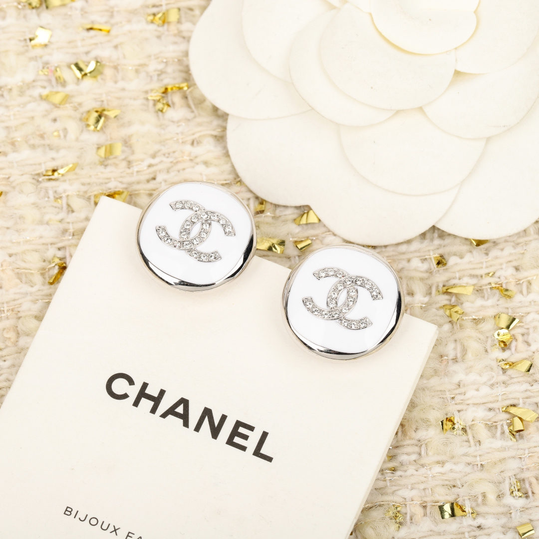 シャネル「Chanel」ラウンドエナメルCC ピアス
