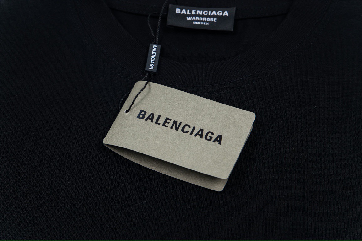 バレンシアガ「Balenciaga」流体文字クラシックプリント半袖