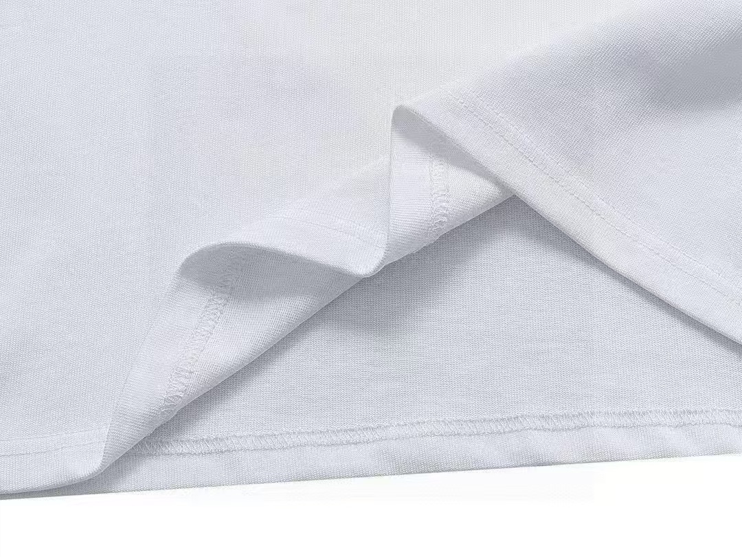 バレンシアガ「Balenciaga」 グラフィックプリントクルーネックTシャツ