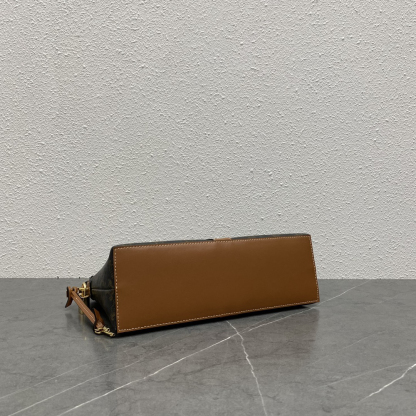 セリーヌ(Celine)ロック トイレタリーポーチ / トリオンフキャンバス＆カーフスキン