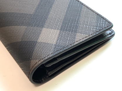 バーバリー「Burberry」London チェック 二つ折り財布