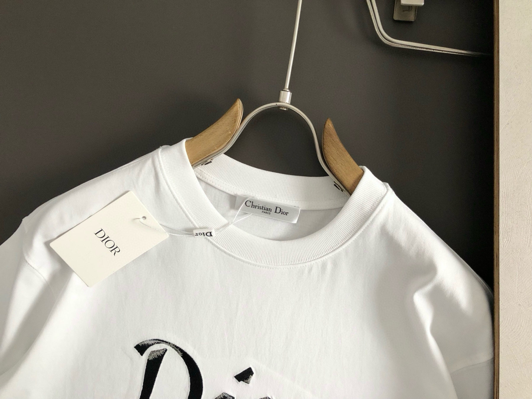 ディオール「Dior」25SS プレミアム エンブロイダリー ロゴTシャツ