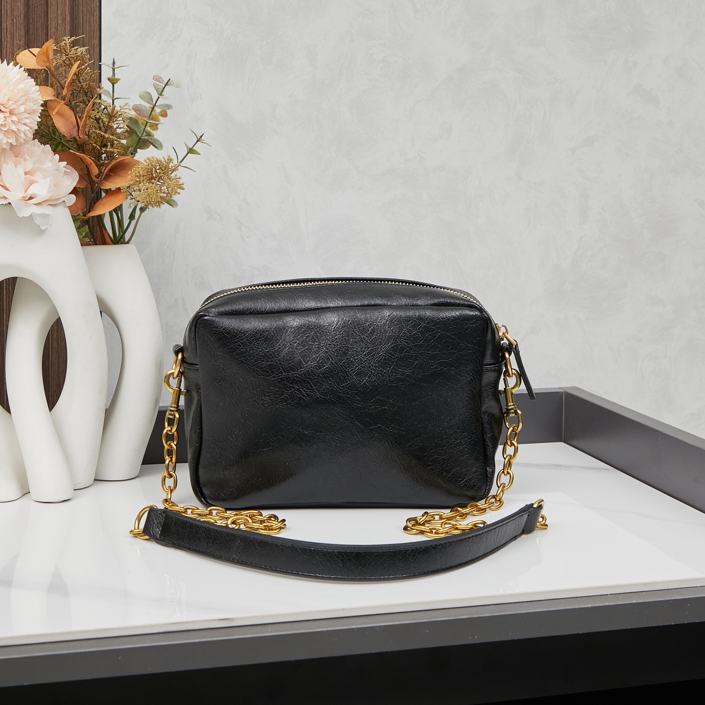 バレンシアガ「Balenciaga」 バライセンツ カメラバッグ登場！新しいファッションの寵児誕生