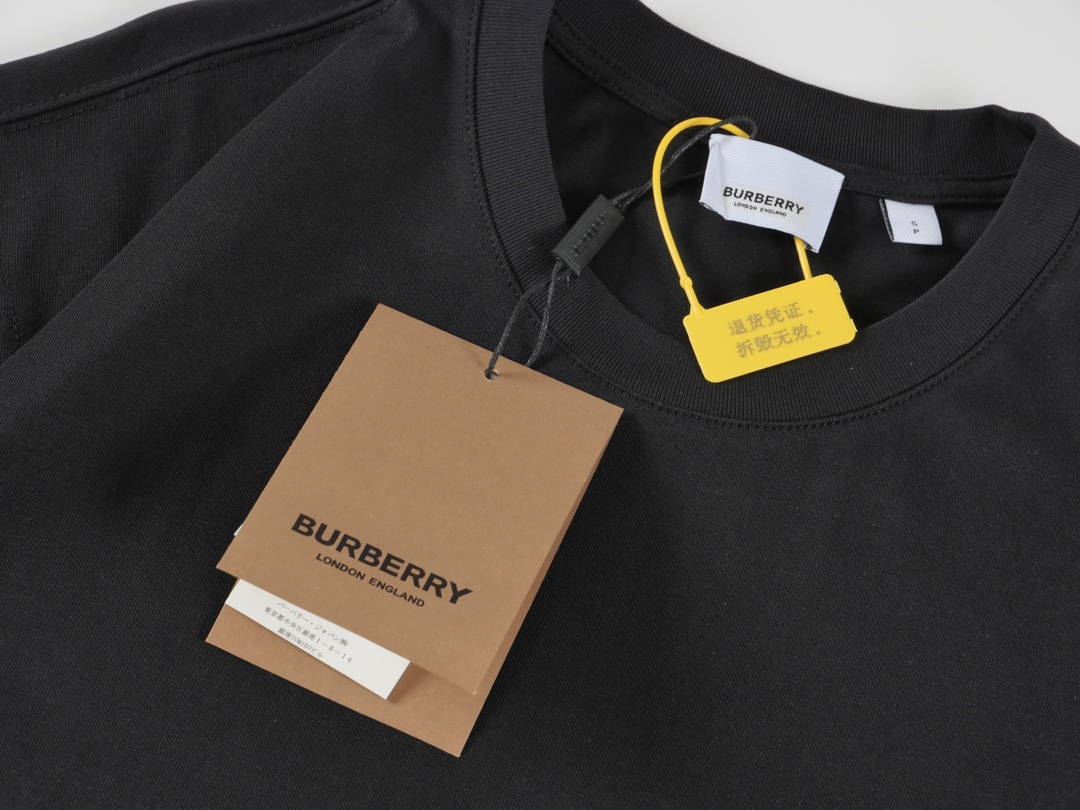 バーバリー「Burberry」 ハート＆ホースロゴ プリント Tシャツ