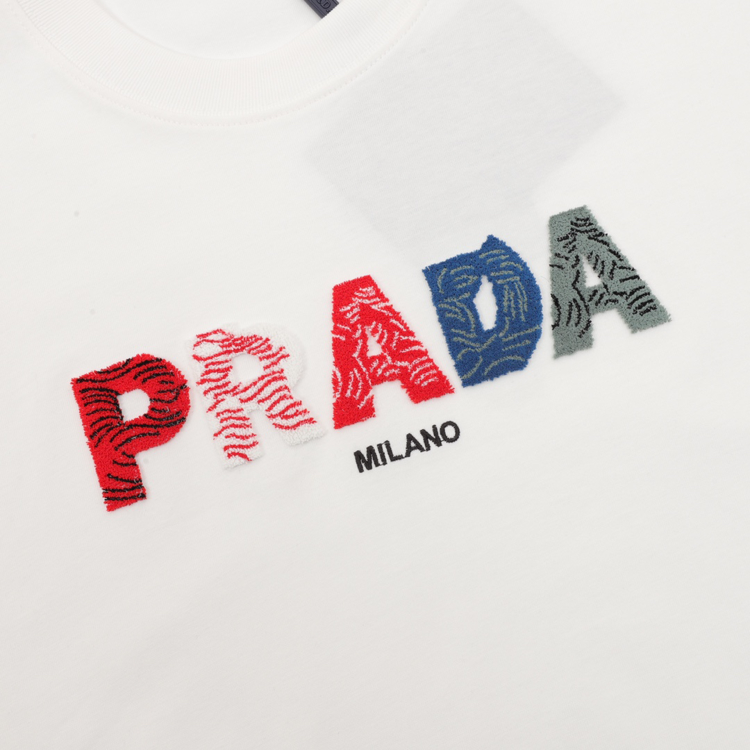 プラダ「Prada」3D ブラッシュド グラフィティ エンブロイダリー Tシャツ