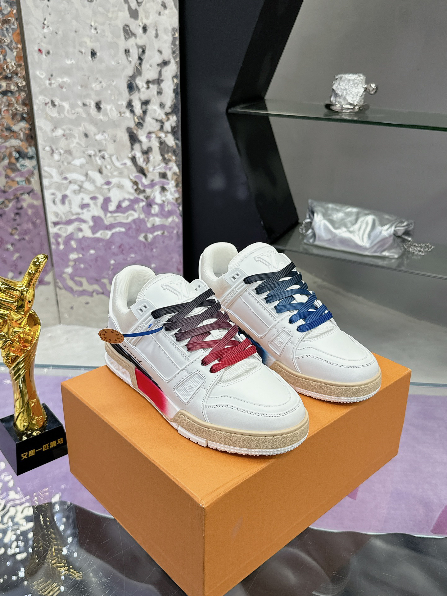 「コラボモデル」Louis Vuitton x Trainer スニーカー