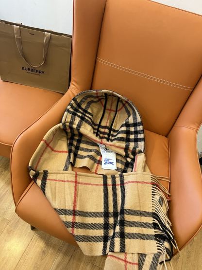 バーバリー「Burberry」フード付き チェック ウールマフラー (210×30cm)