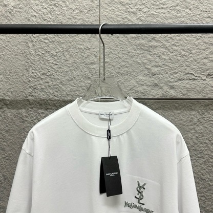 サンローラン「Saint Laurent」2025SS クラシックシルバー刺繍 ショートスリーブTシャツ