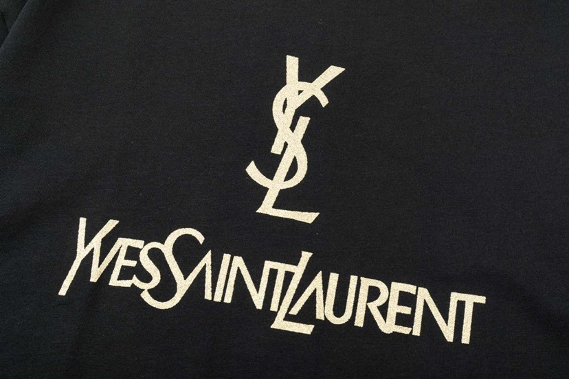 サンローラン「Saint Laurent」ヴィンテージインスパイアード ゴールドプリントTシャツ