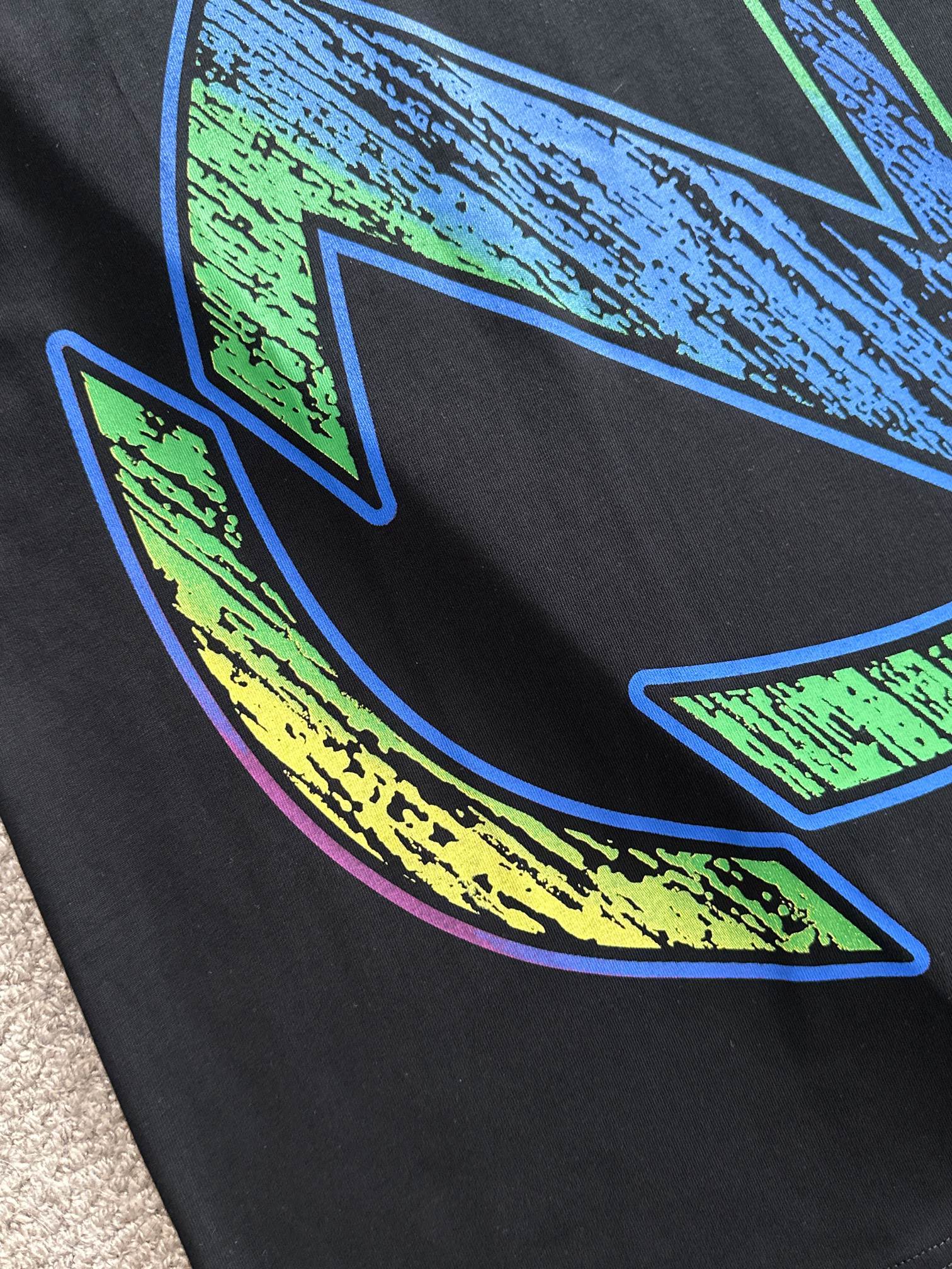 ヴァレンティノ「Valentino」 2025 春の新作半袖