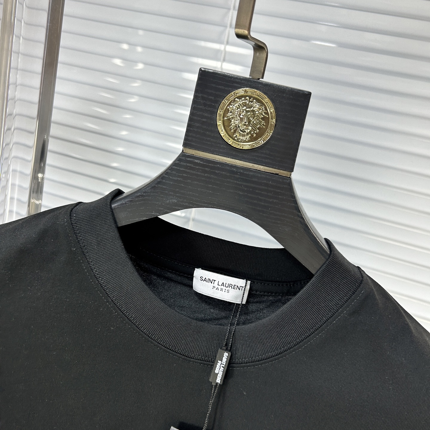 サンローラン「Saint Laurent」SS25 プレコレクション クルーネックTシャツ