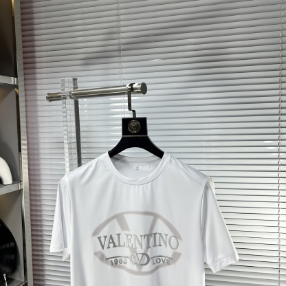 ヴァレンティノ「Valentino」SS25 サマーコレクション トップクラス ロゴプリント ショートスリーブTシャツ