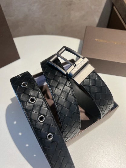 ボッテガ ヴェネタ「Bottega Veneta」ラージ イントレッチオ エンボス ベルト100CM