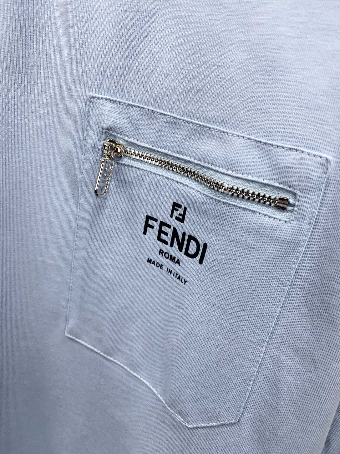 フェンディ「Fendi」FF エンボス刺繍ロゴ ショートスリーブTシャツ