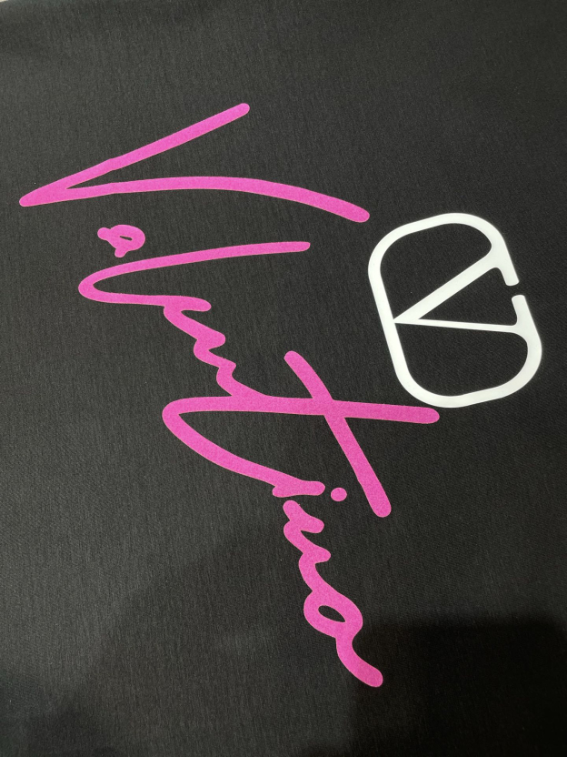 ヴァレンティノ「Valentino」25SS サマーコレクション 3D フロッキー ラウンドネックTシャツ