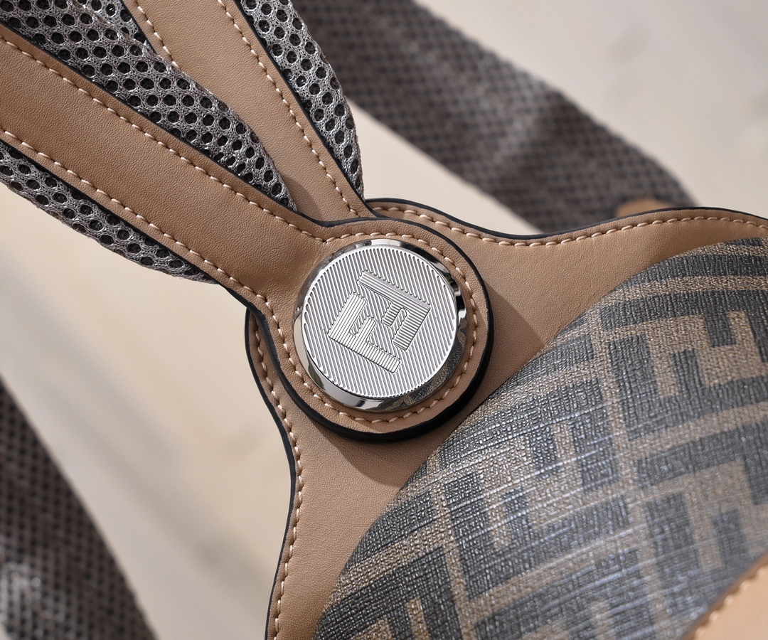 フェンディ「Fendi」Chiodo リュックサック