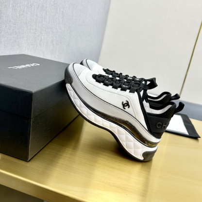 シャネル「Chanel」2023 クルーズコレクション プレミアムレザースニーカー