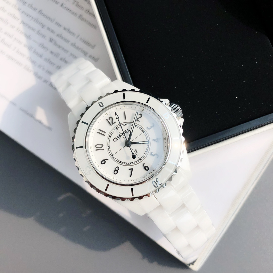 シャネル「Chanel」J12 キャリバー 33MM