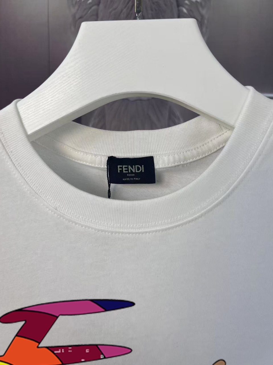 フェンディ「Fendi」2025 SUMMER DEMON EYES MONSTER ロゴプリント ノースリーブTシャツ