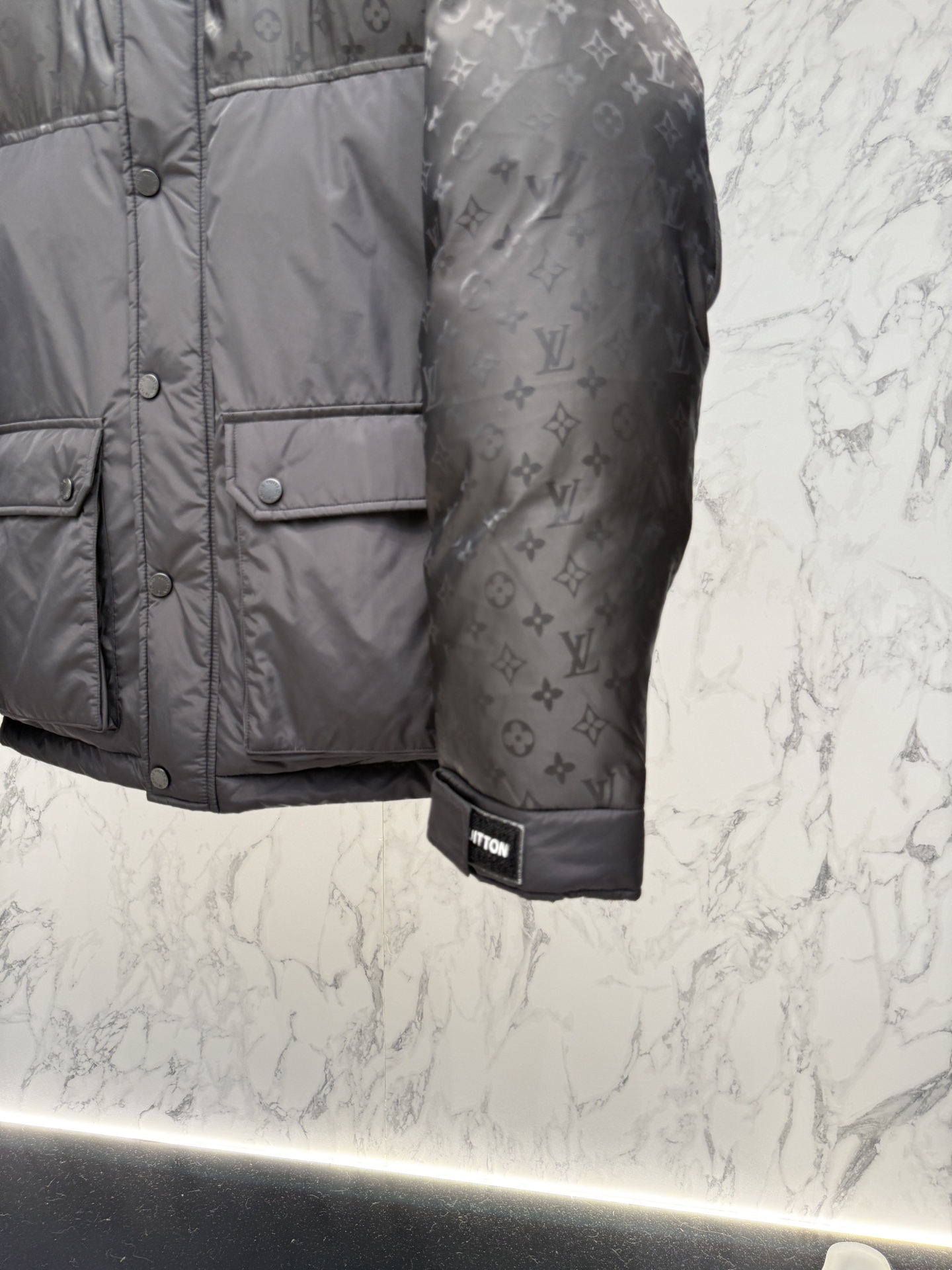 ルイ・ヴィトン「Louis Vuitton」Down Blouson ダウンジャケット