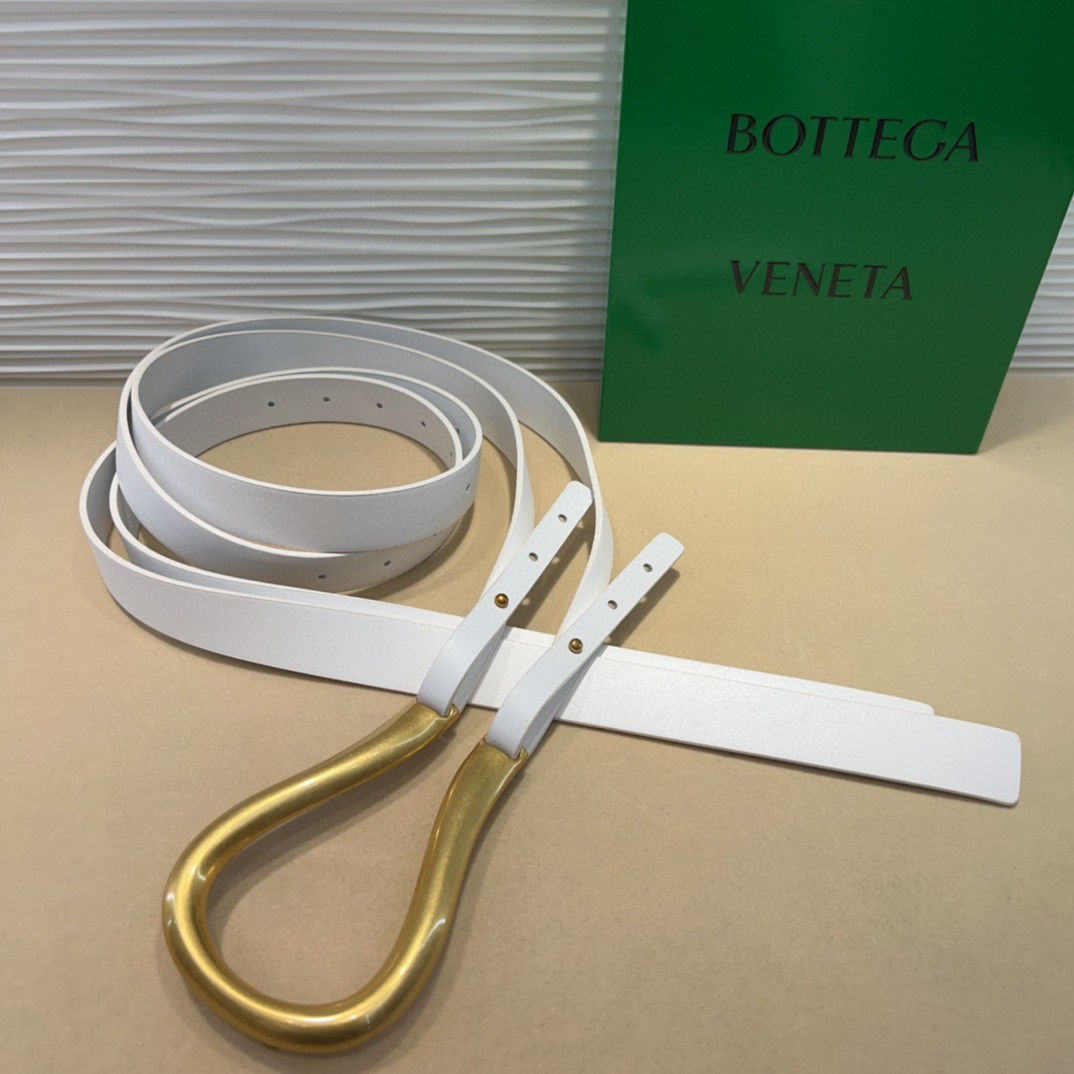 ボッテガ ヴェネタ「Bottega Veneta」シーズンレス クラシック ベルト100CM
