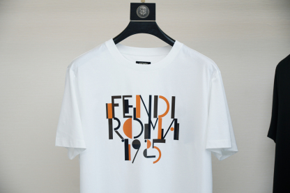 フェンディ「Fendi」2025SS フロントプレート レターロゴ プリント ショートスリーブTシャツ