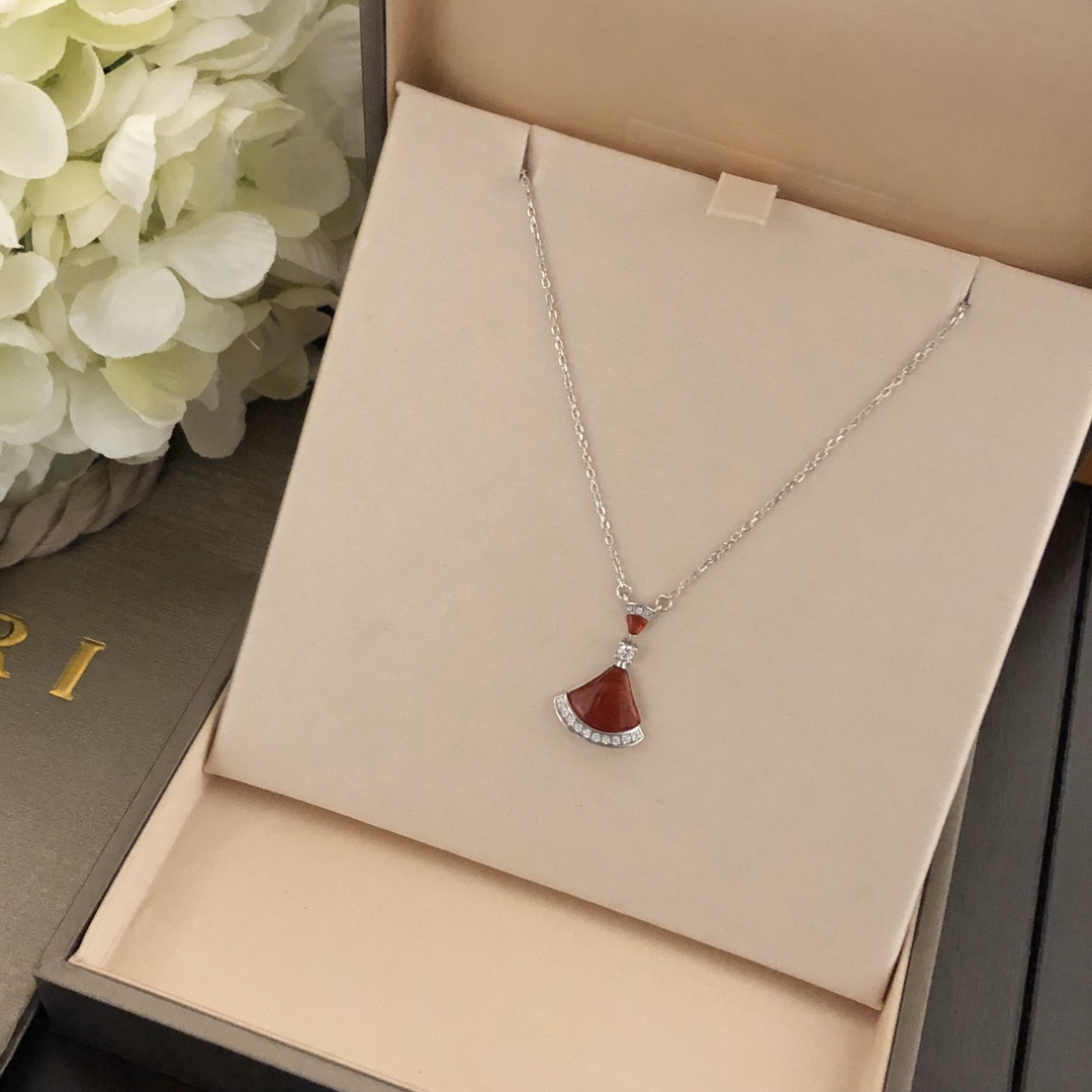ブルガリ「Bvlgari」Divas' Dream レッドカルセドニー ネックレス25mm