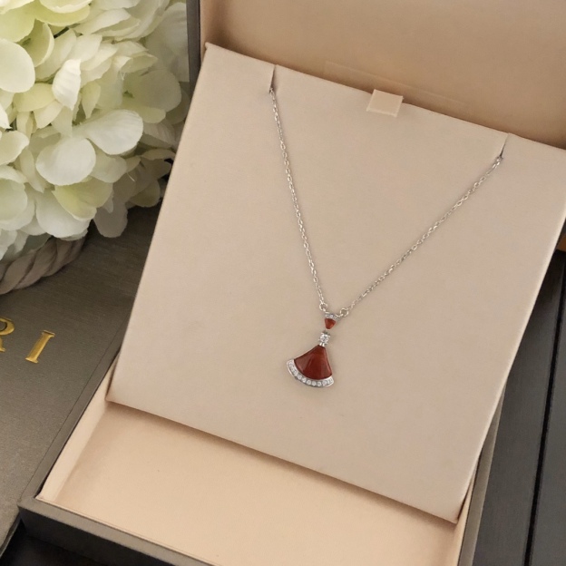 ブルガリ「Bvlgari」Divas' Dream レッドカルセドニー ネックレス25mm