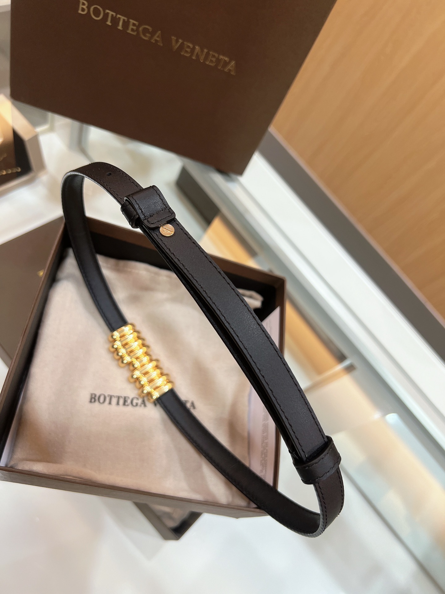ボッテガ ヴェネタ「Bottega Veneta」ブラック＆ゴールド ラップ ベルト100CM