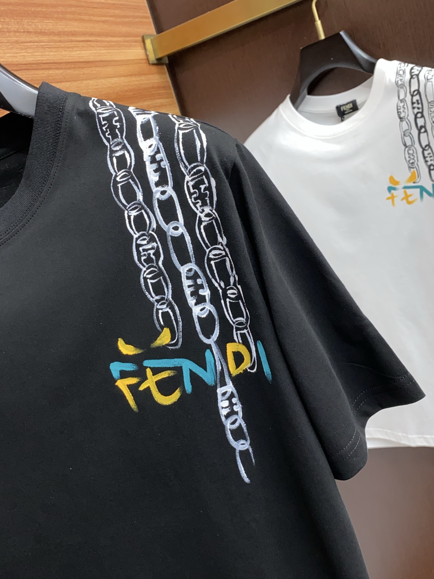 フェンディ「Fendi」SSコレクション 新工法ロゴ メンズ オーバーサイズ ラウンドネックTシャツ