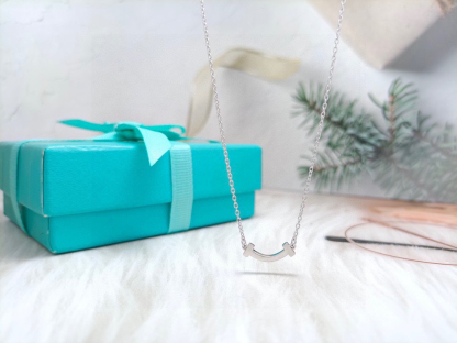 ティファニー「Tiffany & Co.」. Tシリーズ ミニスマイル ノーダイヤモンドネックレス40.6-45.7CM