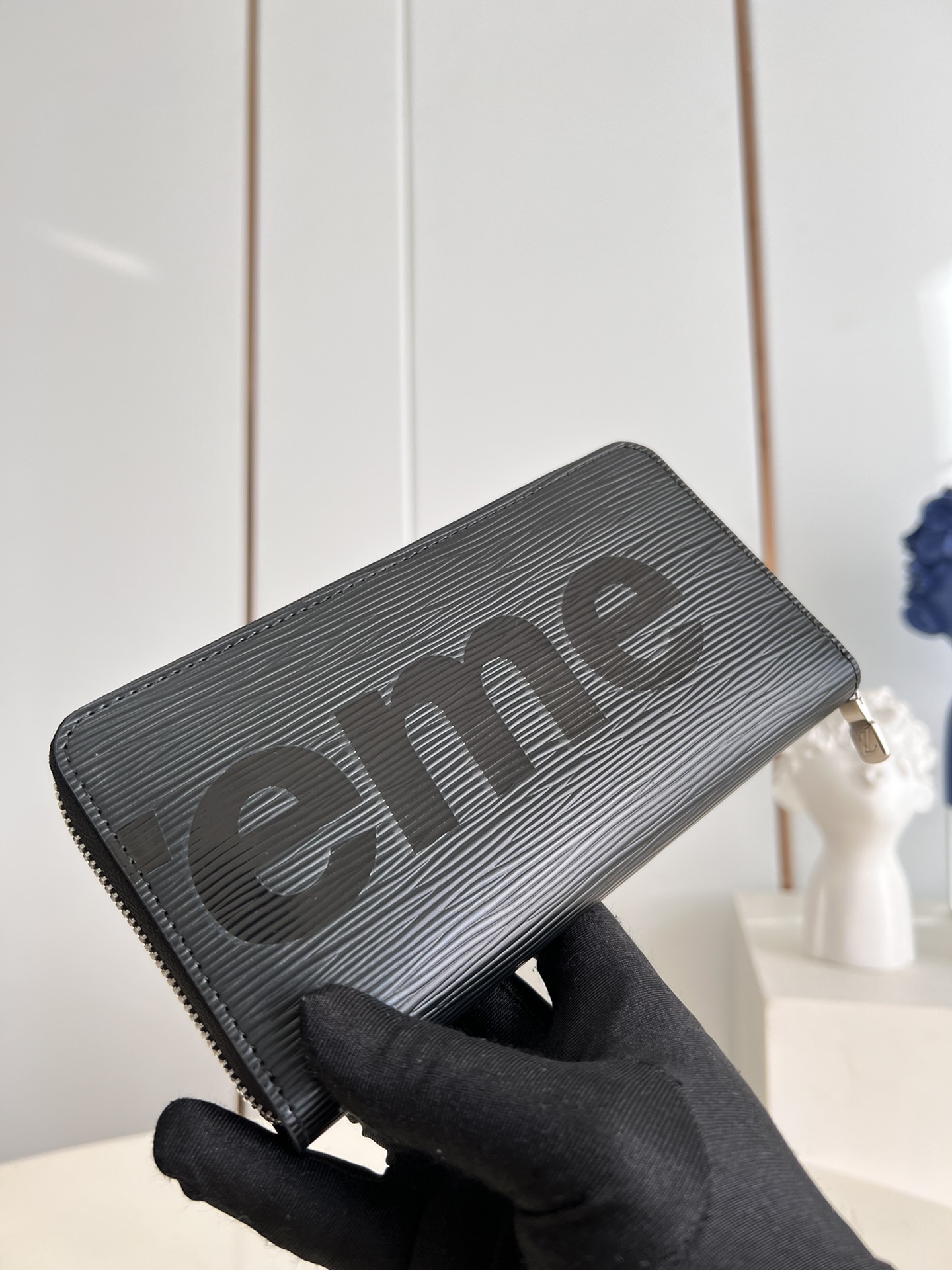 ルイ・ヴィトン「Louis Vuitton」LV x Supreme コラボ ジッピー･ウォレット