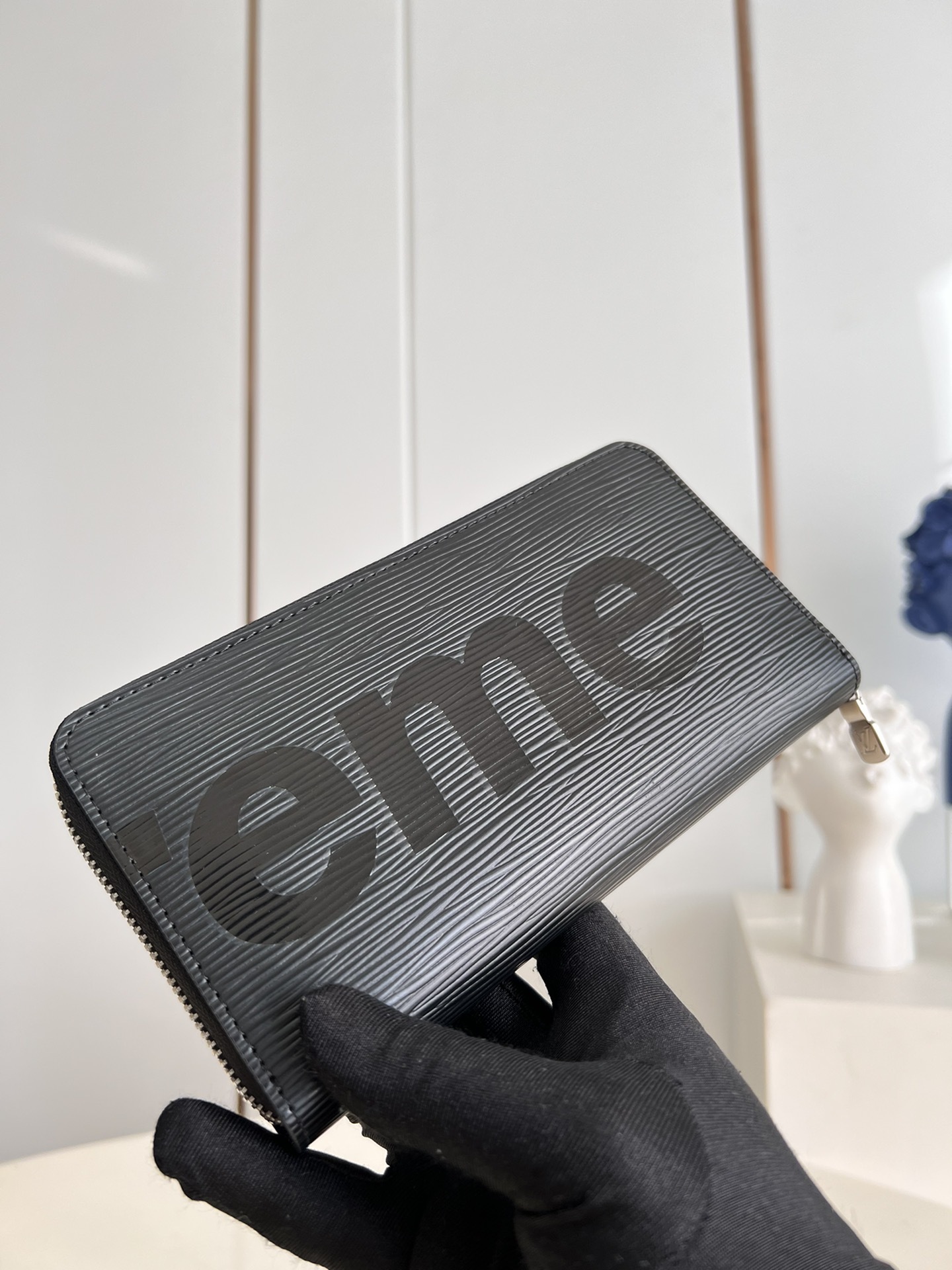 ルイ・ヴィトン「Louis Vuitton」LV x Supreme コラボ ジッピー･ウォレット