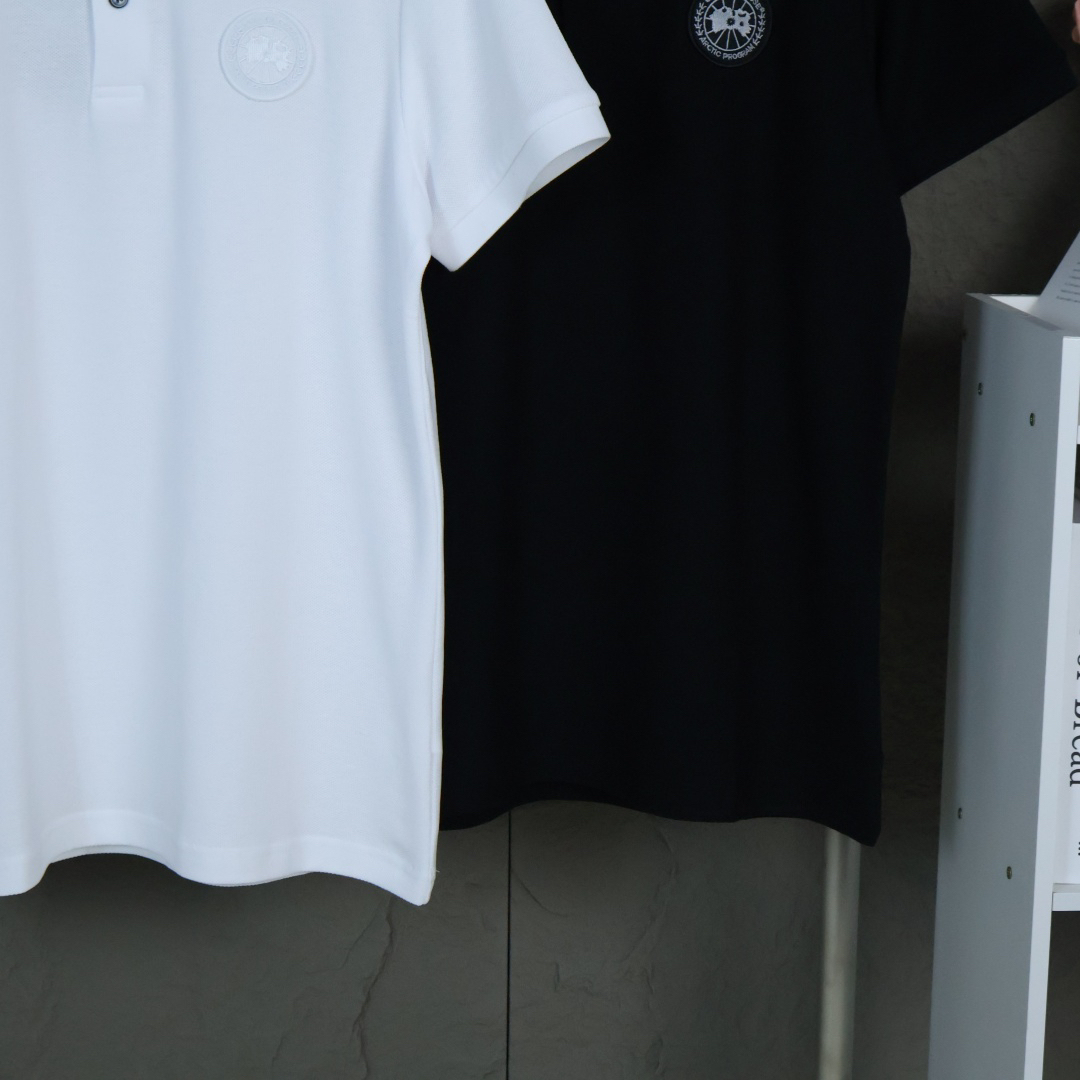 カナダグース「Canada Goose」Beley メンズ ブラック＆ホワイトロゴ ショートスリーブTシャツ