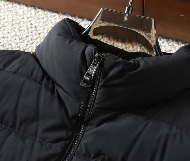 モンクレール「Moncler」秋冬 フード付きダウンジャケット