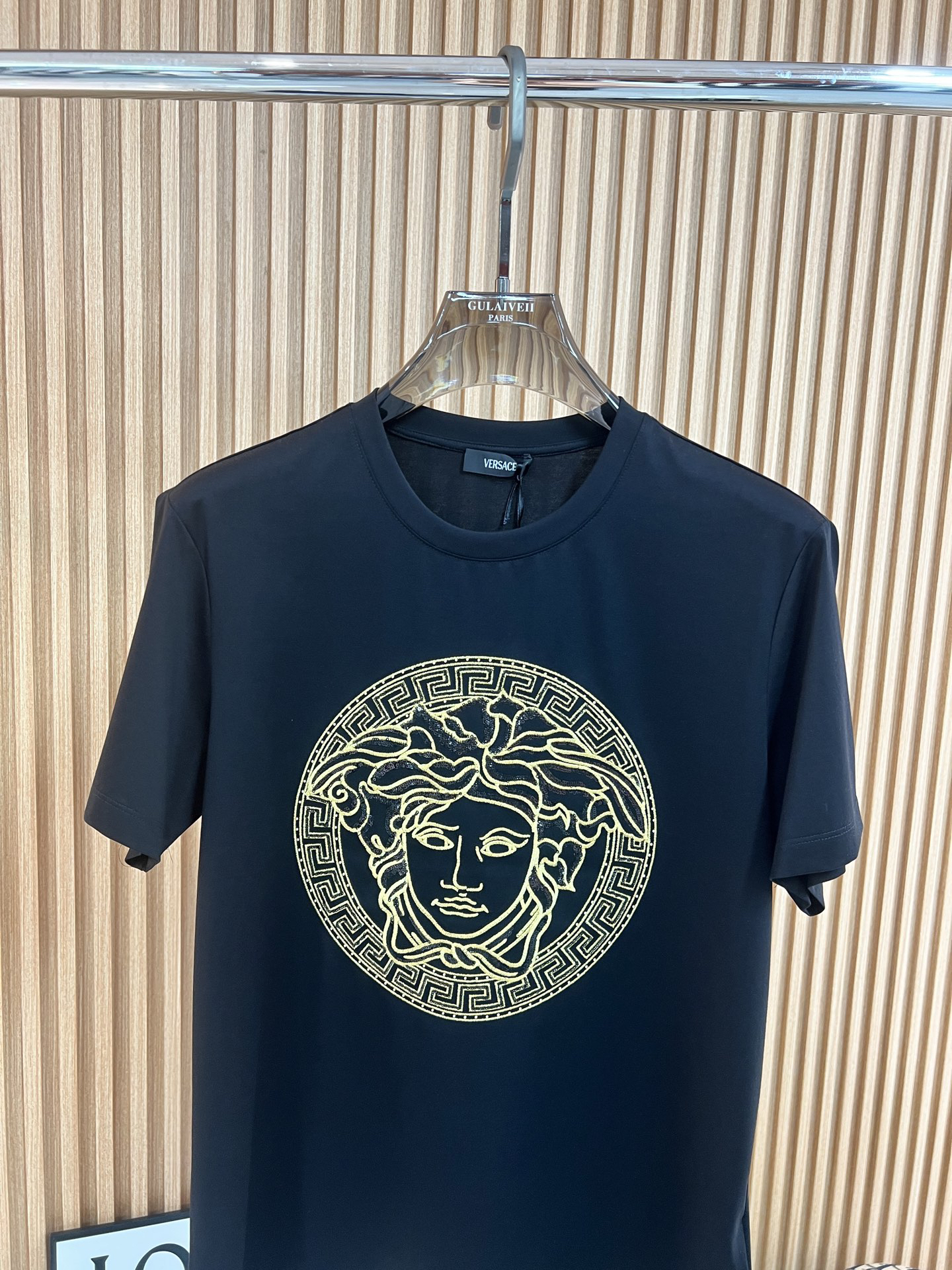 ヴェルサーチ「Versace」2025SS メドゥーサ1978 ハイジュエリー刺繍Tシャツ