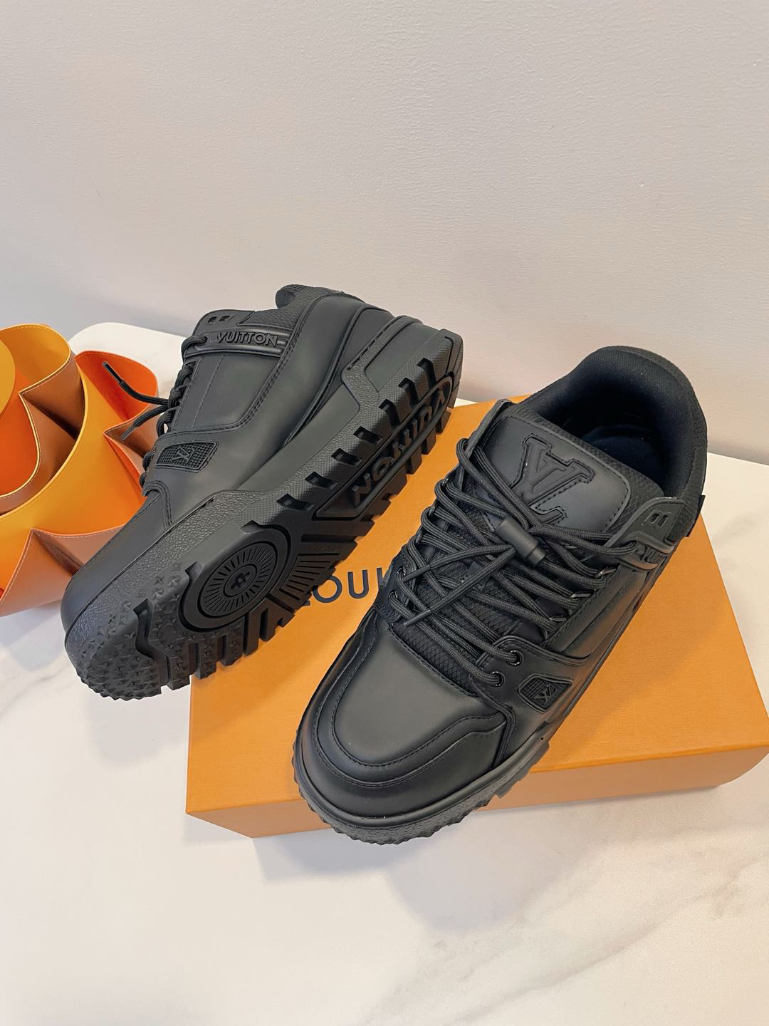 「コラボモデル」Louis Vuitton x Trainer  Maxi "小胖丁" スニーカー