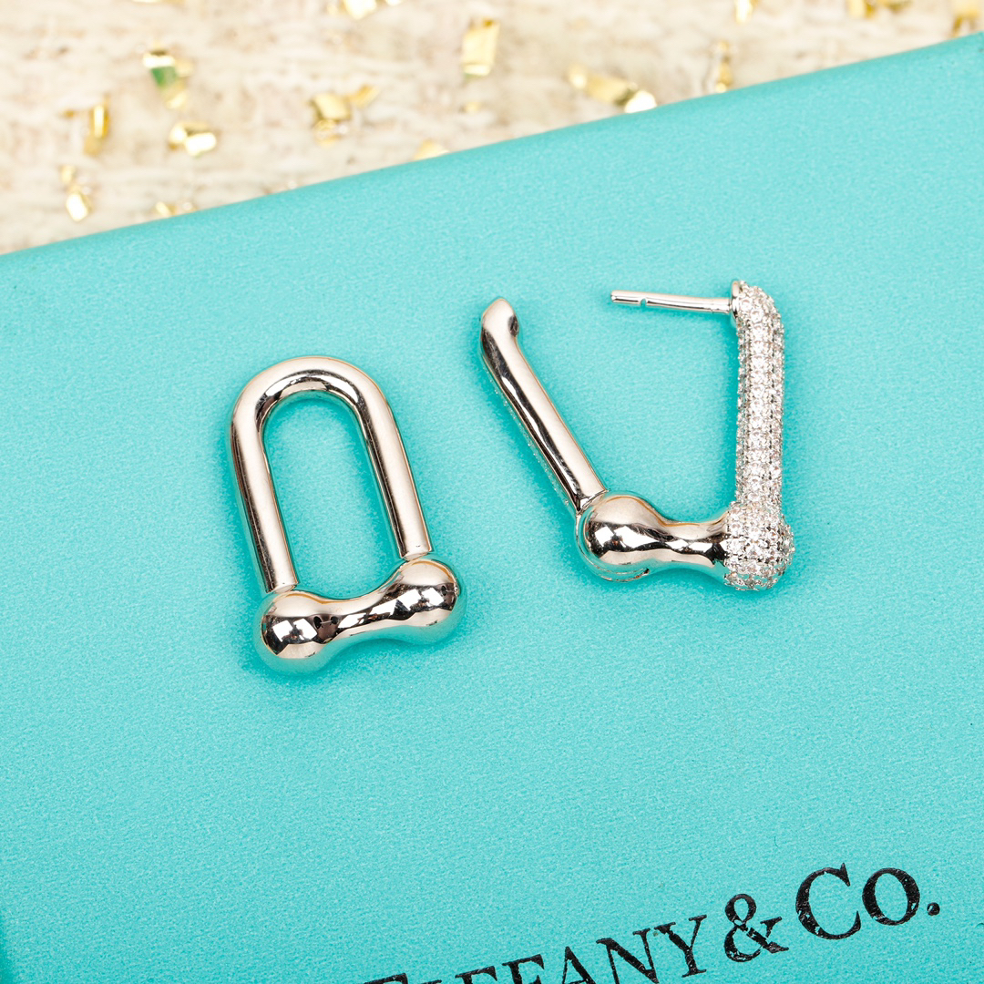 ティファニー「Tiffany & Co.」HardWear シリーズ ダブルリンクイヤリング