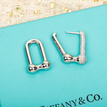 ティファニー「Tiffany & Co.」HardWear シリーズ ダブルリンクイヤリング
