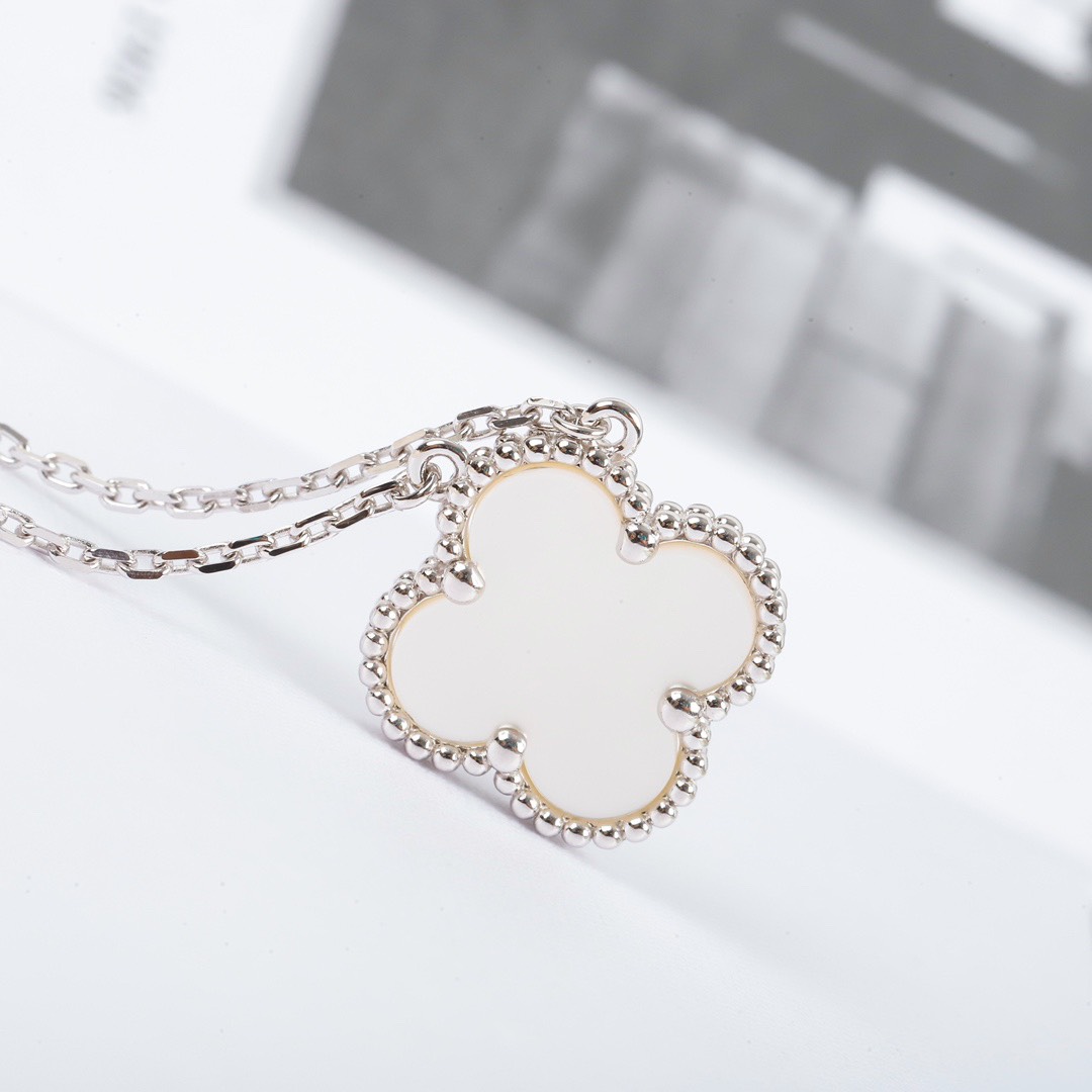 ヴァン クリーフ＆アーペル「Van Cleef & Arpels」 Alhambra 四つ葉のクローバー ネックレス長は42cm