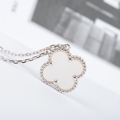 ヴァン クリーフ＆アーペル「Van Cleef & Arpels」 Alhambra 四つ葉のクローバー ネックレス長は42cm