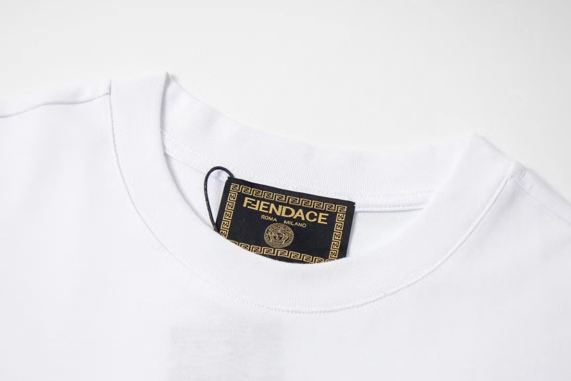 ヴェルサーチ「Versace」2024SS プレミアム プリントTシャツ
