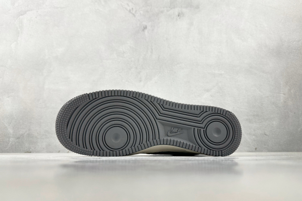 ルイ・ヴィトン「Louis Vuitton」Nike Air Force 1 '07 LV8 スニーカー