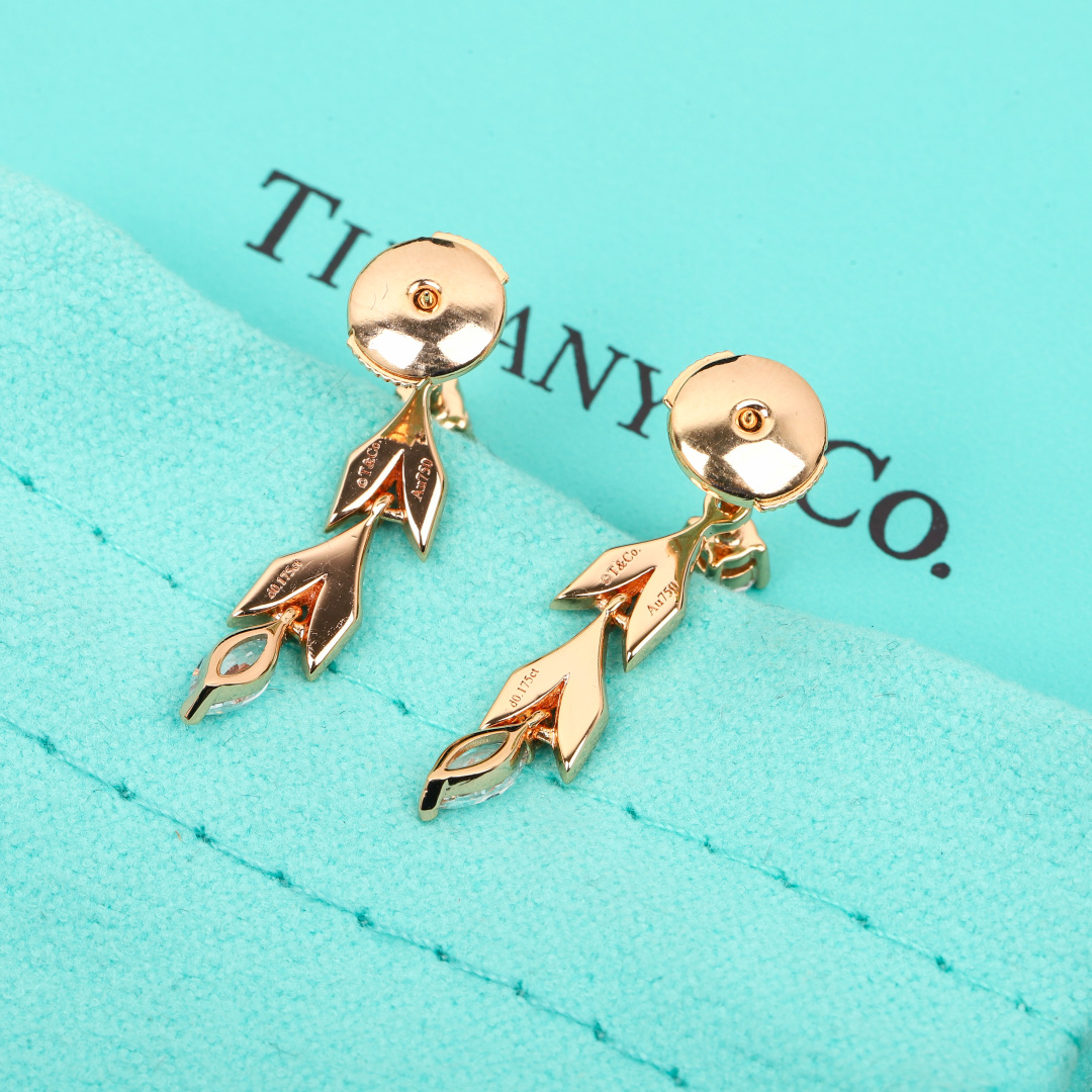 ティファニー「Tiffany & Co.」  Victoria™ シリーズ ショートツインイヤリング