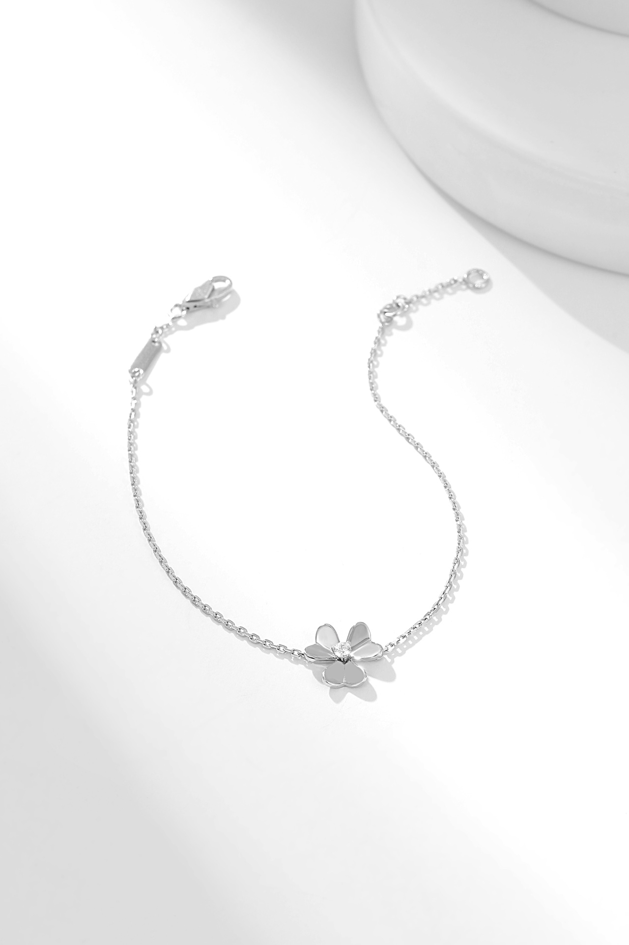 ヴァン クリーフ＆アーペル「Van Cleef & Arpels」 Frivole 3-Flower 18Kホワイトゴールド ダイヤモンド ブレスレット12mm