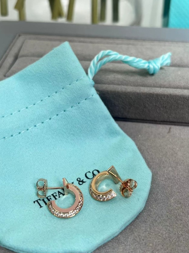 ティファニー「Tiffany & Co.」Setting シングルダイヤモンドスタッドピアス