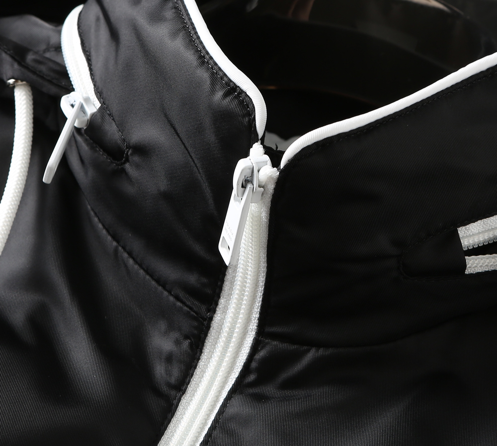 プラダ「Prada」アーリーオータム フード付きジャケット