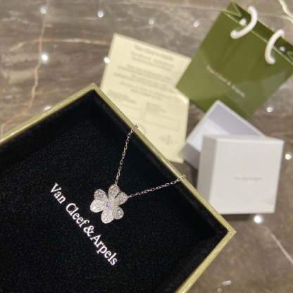 ヴァン クリーフ＆アーペル「Van Cleef & Arpels」Alhambra 18Kイエローゴールド マザーオブパール ペンダント42cm