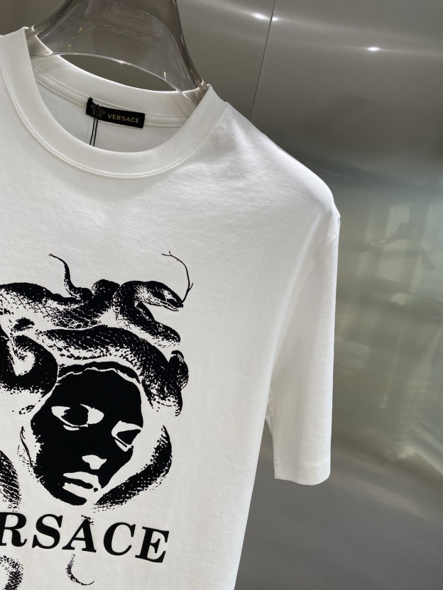 ヴェルサーチ「Versace」メドゥーサロゴ プリントTシャツ